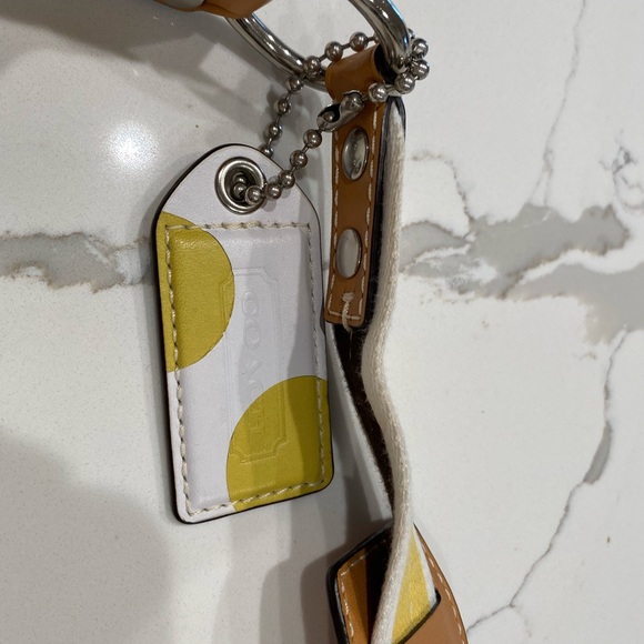 Authentic Coach white Hamptons Weekender shoulder Bag - Picture 2 of 4